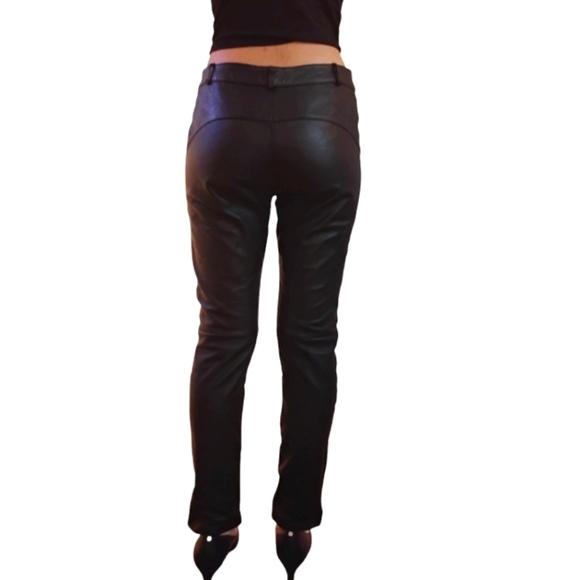 Wardrobe Staple | Woman's Fitted Leather Trouser - Picture 3 of 16